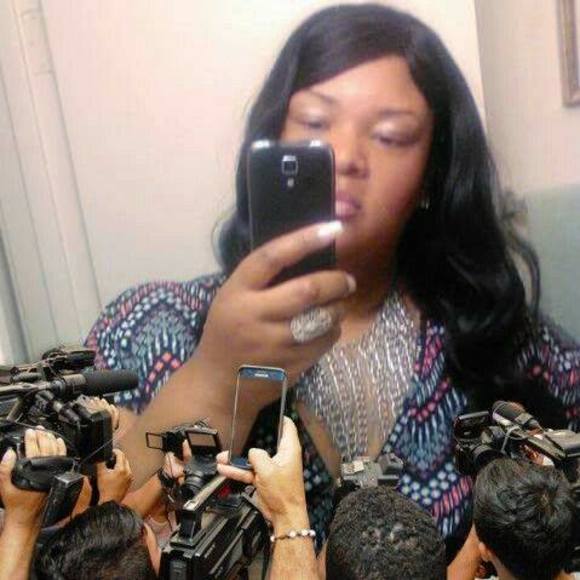 Meet your Posher, Nicole - Picture 1 of 1